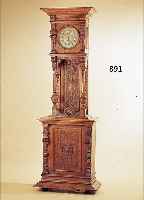 STANDUHR, DEUTSCH, UM 1880, REICH VERZIERTESEICHENGEHäUSE, HISTORISMUS, IM SOCKEL TüR MIT EINLEGEBöDEN, GEHäUSE 3-TEILIG, SCHWUNG- BEREICH ...