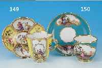 TASSE MIT UNTERTASSE, PARIS, UM 1820, POR- ZELLAN, BOYER, RUE DE FEUILLES, TüRKISFARB. FOND, DREI KARTUSCHEN MIT ROMANTISCHEN SZENEN IM PARK, ...