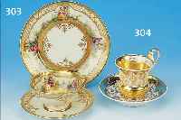 TASSE U. UNTERTASSE, KPM, BERLIN, UM 1800, PORZELLAN, SEHR REICHE GOLDSTAFFAGE, FILIGRA- NER FLORALER DEKOR, BEZ. VERSCHMäHE NICHT DIE KLEINE ...