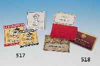 DREI ETIKETTEN FüR MICKEY-MOUSE-LIKöR, DEUTSCH UND ITALIENISCH, UM 1930-1935, LITHOGRAPHIERT MIT MICKEY-MOUSE-MOTIVEN