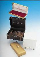 9 ORIG. ETUIS VON IWC, 5 X UM 1970, 4 X NEUEREN DATUMS, Z.T. MIT UMKARTON, GEBRAUCHS- SPUREN