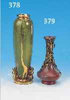 VASE, FRANKREICH, UM 1930, KERAMIK, GRüNE LAUFGLASUR, GOLDSTAFFAGE, H. 19 CM