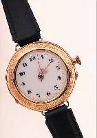 ELLI DAMENARMBANDUHR AUS DAMENTASCHENUHR, SCHWEIZ/DEUTSCHLAND UM 1910, ROSE-G. 585/000, PERF. EMAILBL. M. GOLDGEP. MINUTERIE, ZEIGER- ...