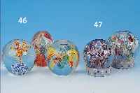 DREI PAPERWEIGHTS, BöHMEN, GLAS MIT EINSCHMELZUNGEN, H. 9 CM