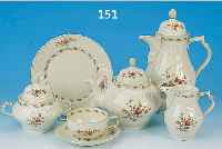 KAFFEE- UND TEESERVICE, ROSENTHAL, 1946/49, PORZELLAN, MODELL SANSSOUCI, DEKOR, 10 ROSEN KOMPLETT FüR 8 PERSONEN, BEST. AUS KAFFEEKAN- NE UND ...