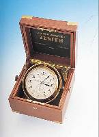 ZENITH SCHIFFSCHRONOMETER, REF.-NR. 30043, SCHWEIZ UM 1948, MAHAGONIHOLZKASTEN M. MES- SINGMONTUREN, ABSCHLIEßBAR (SCHLüSSEL ANBEI), ...