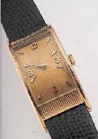 SIGMA HERRENARMBANDUHR, REF.-NR. 3125, SCHWEIZ UM 1938, ROSE-G. 750/000, GEZ. RECT.- FORM, IN SICH GEW., BODEN GEDR., BOMB. MINE- RALGL., ...