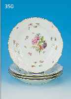 VIER FLACHE TELLER, MEISSEN, UM 1890, PORZELLAN, D.24 CM, BLUMENBOQUETBEMALUNG, INSEKTEN UND ...