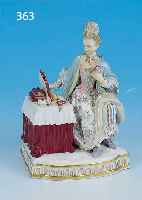 PORZELLANSKULPTUR, MEISSEN, UM 1830/40, DAME VOR POUDREUSE SITZEND, AM SPIEGEL GE- KLEBT, BEMALT, MIN. AN DEN SPITZEN DES KLEIDESUND AN EINEM ...