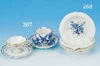2 MOKKATASSEN, MEISSEN UND LIMOGES, 1 X UM 1880 UND UM 1920, PORZELLAN, H. 5 CM/ 4.5 CM, ...