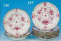 7 FLACHE TELLER, MEISSEN, UM 1890, PORZELLAN, D. 24 CM, REICHE IND. PURPURDEKOR 1 TELLER AM RAND BEST.
