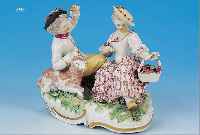 PORZELLANFIGUR, FRANKENTHAL, DAT. 1771, ENTW. GOTTLIEB LüCK, BERGDOLL-ZEIT, SOG. CTR MARKE, ROMANTISCHE DARST. EINES MäDCHENS MIT BLUMENKORB ...