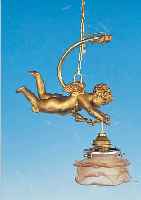 DECKENLAMPE, FRANKREICH, UM 1900, METALLGUß IN FORM EINES PUTTO MIT GIRLANDE, MATTIERTER ROSAFARB. ROSENSCHIRM SEK., ELEKTR.NICHT ...