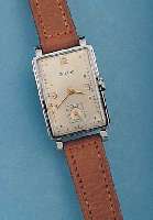 ZODIAC HERRENARMBANDUHR, SCHWEIZ UM 1938, METALL, RECT.-FORM HARTVERCHR., EDELST.-BODEN IN SICH GEW., KONKAVGL., VERS. BLATT, ZUM RAND ZU L. ...