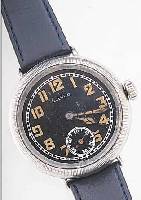 LANCO FLIEGERUHR, SCHWEIZ UM 1934, METALL VERCHR., EINSCHALENAUSF., LüNETTE GESCHR., PERF. EMAILBL., ORIG.-LEUCHTFARBE U. ZEIGER ALTERSBED. ...