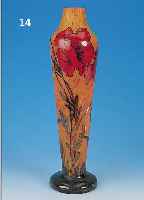 VASE, FRANKREICH, SIGN. LEGRAS, UM 1930, SCHICHTGLAS MIT ORANGEROTEN UND GRüNEN EINSCHMELZUNGEN, BUNTE EMAILMALEREI VON ...