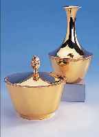 VASE UND DECKELDOSE, DEUTSCH CA. 30ER JAH- RE, METALL INNEN UND AUßEN HOCHVERGOLDET, MODELLE/MUSTER FüR ECHTSILBER-AUSFüHRUNG, ...