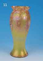 VASE, ÖSTERREICH, UM 1902-04, GELB üBERFANGENES GLAS MIT ORANGEROTEN EIN- GEKäMMTEM AUFSCHMELZUNGEN, LüSTRIERT, MEHR- FACH ...