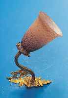 WANDLAMPE, FRANKREICH, 30ER JAHRE, SIGN. DE-LATTE, GELBGUßMONTUR, SCHIRM PATE-DE- VERRE MIT ROSA UND VIOLETTEN ...