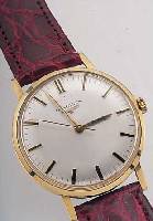 LONGINES HERRENARMBANDUHR, REF.-NR. 8541/4, SCHWEIZ UM 1972, GG 750/000, BODEN GEDR., BLATT VERS., RUNDANKERW., 17 ST., HANDAUFZUG- KAL. 284, ...