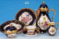 KAFFEESERVICE, LINDER BAVARIA, 50ER JAHRE, PORZELLAN, KOBALTBLAU GLASIERT, BUNTER LITHO- GRAPHIERTER BLUMENDEKOR, BREITE GEäTZTE GOLD- RäNDER, ...