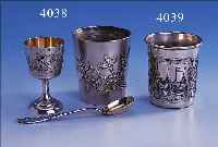 WODKABECHER UM 1858, 84ER SILBER, TAUSCHIERT, ZISELIERT, ANSICHT VON MOSKAU, REICH VERZIERT, H CA. 7.2 CM