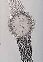 LONGINES DAMENSCHMUCKBANDUHR, SCHWEIZ UM 1970, NEUTR. WG 750/000-GEH. INCL. BAND, OVALLüNETTE AUFWEND. M. 20 8/8 DIAMANTEN ZUS. CA. 0,4 CT, ...