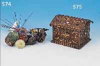 ZIGARETTENSPENDER, DEUTSCH, UM 1905, HOLZKORPUS MIT GETRIEBENEM MESSINGBESCHLAG, GLASSTEINCABOCHONBESATZ, H. CA. 9.5 CM