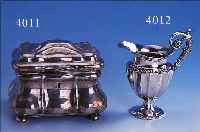 SAHNEGIEßER, KOPENHAGEN 1841, 830ER SILBER, MEISTERMARKE GUSTAV DE LA MOTTE, FUß GEFüLLT, L. VERBEULT/MIN. BESCH., H CA. 14 CM,PRUNKVOLL