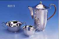 MOKKAKANNE, SAHNEGIEßER UND ZUCKERSCHALE, KOPENHAGEN 1933, 830ER SILBER, ZEITLOSE, FORM, GRIFFE SPARSAM ABSTRAKT FLORAL VERZIERT ZIERLICH, ...
