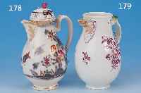 KäNNCHEN, WIEN, UM 1797, , PORZELLAN, BLAUE FLORALE UNTERGLASURBEMALUNG MIT BUNTER MALEREI DARüBER, GOLDSTAFFAGE BERIEBEN, DECKELSEK., H. ...