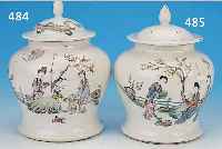 DECKELDOSE, CHINA, UM 1890, PORZELLAN, MIT WIDMUNGSAUFSCHRIFT, BEMALT, ZUR AUFBE- WAHRUNG VON TEE, H. 20 CM