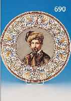 GROßER ZIERTELLER, HISTORISMUS, UM 1880-90, NACH DEM VORBILD VON GIEN, FAYENE, REICH BUNT BEMALT MIT FABELTIEREN UND MASKERONEN ...