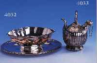 KLEINES ÖLKäNNCHEN, SPANIEN UM 1910, SILBER, BAROCKSTIL, RILLENDEKOR, HENKEL MIT BLATTABSCHLUß, KORK MIT SILBERKETTCHEN, H CA. 15 CM