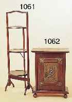 WANDSCHRäNKCHEN, DEUTSCH, UM 1900, BUCHE MASSIV, TüRFüLLUNG MIT METALL- APPLIKE, RELIEFIERT MIT EINER DEFREGGER- SZENE, ...
