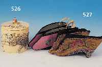 ZWEI PAAR SCHUHE, CHINA, UM 1870 BZW. 1900, FüR DIE EINGEBUNDENEN FüßE DER FRAUEN, SEIDE REICH BESTICKT, L. CA. 12 BZW. 16 CM