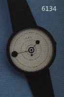 IAXA DESIGNERHERRENARMBANDUHR, SCHWEIZ UM 1995, METALL SCHW. MATT., EDELST.-BODEN GEDR.,MINERALFLACHGL., LEDERB., HIGH-TECH-QUARTZW. M. ...