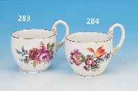 TASSE MIT SCHLANGENHENKEL, MEISSEN, UM 1860, PORZELLAN, BUNTE BEMALUNG, QUALITäTVOLLER BLUMENDEKOR, GR. BOUQUET U. ZWEI STREUBLüM- CHEN, ...
