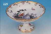 AUFSATZSCHALE, MEISSEN, UM 1870, PORZELLAN, FEINE BUNTE BEMALUNG, ROMANTISCHE WATTEAU- SZENE IN PARKLANDSCHAFT, INNEN- U. AUSSENSEI- TE MIT ...