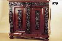 HALBSCHRANK, NIEDERLANDE, 19. JH., EICHE, GESCHNITZTE APPLIKATION MIT FLORALEN MOTIVEN: PUTTOS, ADLERN, LöWEN UND DEM HER- ...