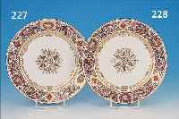ZIERTELLER, SEVRES, CHATEAU FONTAINBLEAU, DAT.1846, PORZELLAN, FEINE BUNTE BEMALUNG, UM- LAUFENDER JAGDDEKOR VON WILD, ADLER, JAGD- HUNDEN U. ...
