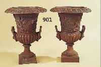 PAAR GARTENAMPHOREN, FRANKREICH, UM 1900, GUßEISEN, REICH RELIEFIERT, H. CA. 62 CM