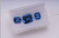 3 LOSE TOPASE (BEH.) ZUS. 21.77 CT, IM EMERALD-CUT