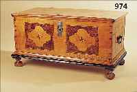 TRUHE, SüDDEUTSCH, 1810/20, REICH INTARSIERTMIT NUß/LINDE/RüSTER UND WURZELNUß, ORIGINAL SCHLOß UND BESCHLäGE, OHNE SCHLüSSEL, RESTE ALTEN ...