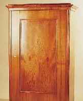 SCHRANK, MITTELDEUTSCH, UM 1860, ULME MASSIVEINTüRIG, 1 EINLEGEBODEN, RESTE ALTEN WURMBE- FALLS, SCHLüSSEL FEHLT, M.: 168X108X56 CM.