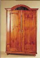 SCHRANK, SüDDEUTSCH, 1870, KIRSCH, 2 TüRIG, BOGENFöRMIGER OBERER ABSCHLUß MIT SCHNITZEREI-EN, SEITLICHER SPANNUNGSRIß, M.: 186X123X50 CM