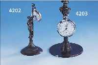 TASCHENUHRENSTäNDER: NAPOLEON, BRONZE PATI- NIERT, CA. 30ER JAHRE, MIT VERCHROMTER TASCHENUHR UMF RUHLA REGULAR, CA. 40ER JAHRE, LäUFT, H ...
