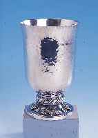 BECHER, DEUTSCH CA. 30/40ER J., 800ER SILBER, REINE HANDARBEIT, KUPPA MIT HAMMERSCHLAG- VERZIERUNG, NODUS MIT KORDELBANDORNAMENT, FUß MIT ...