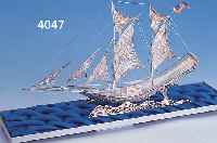SEGELSCHIFF, PORTUGAL, 900ER SILBER, FILIGRANARBEIT VON GUTER QUALITäT, MAßE CA. 20 X 30 X 4 CM, IM GLASKASTEN