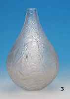 VASE, SIGN. R. LALIQUE, 30ER JAHRE, FARBLOSES RELIEFIERTES UND MATTIERTES GLAS, REICHER BLäTTERDEKOR, LüSTRIERT, H. CA. 25 CM, AM ...